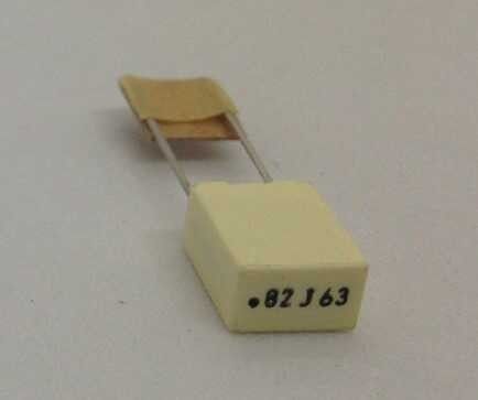 820 NF 63V Kondansatör