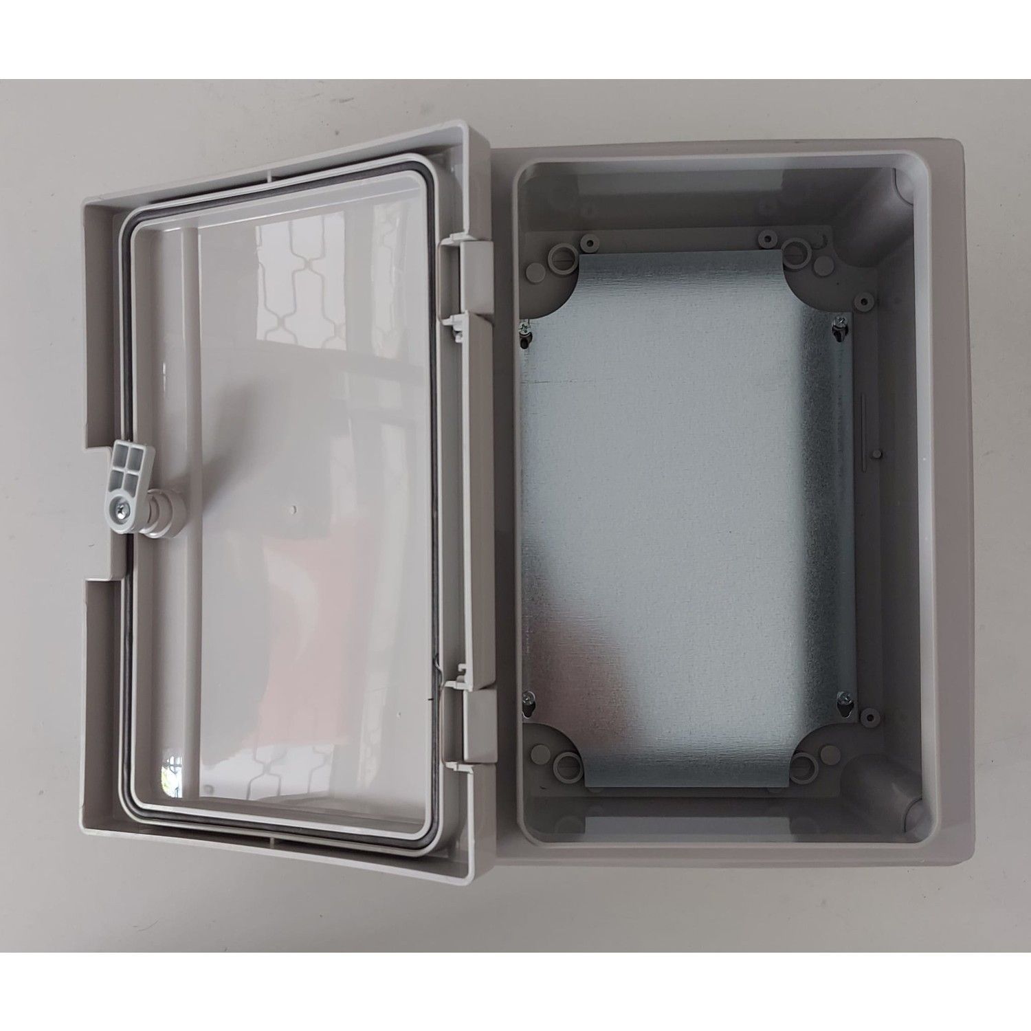 Tem 40x60x20 Taban Saçlı Opak Kapaklı Plastik Pano